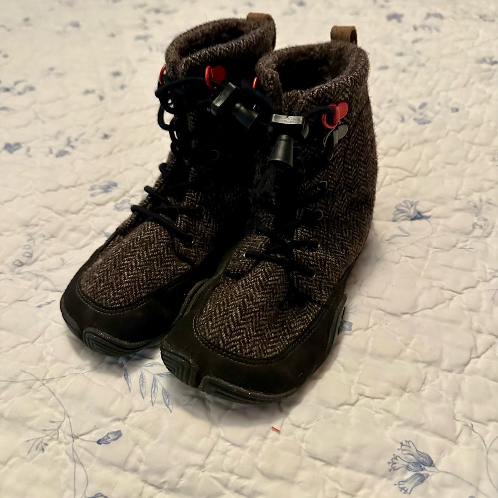 Wildling shoes North Wolf wool style size 11 kids